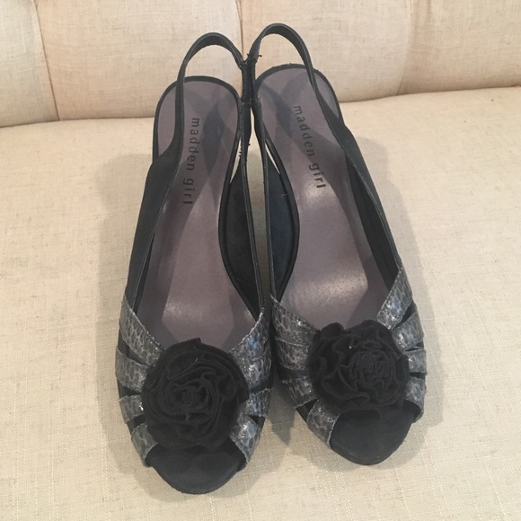 Sz 8/Fits 7.5 Black Madden Girl Stacked Bow Heels - Picture 2 of 4